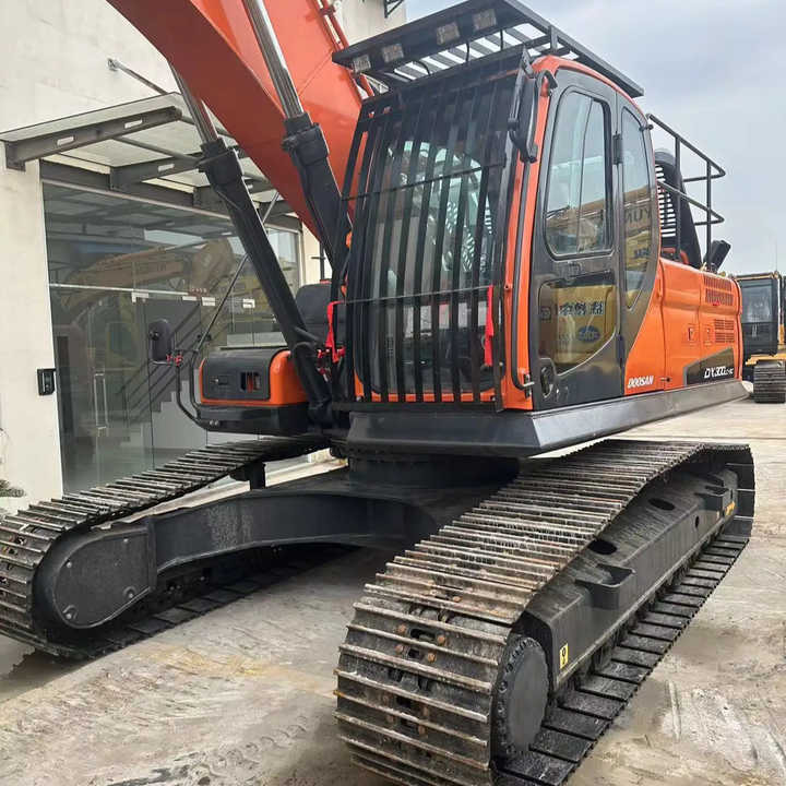 Used Excavator Doosan DX300 Excavators Mini Equipment Earth Moving Machinery Doosan Digger Excavator for Sale - Vikšrinis ekskavatorius: foto 1 Used Excavator Doosan DX300 Excavators Mini Equipment Earth Moving Machinery Doosan Digger Excavator for Sale - Vikšrinis ekskavatorius: foto 1
