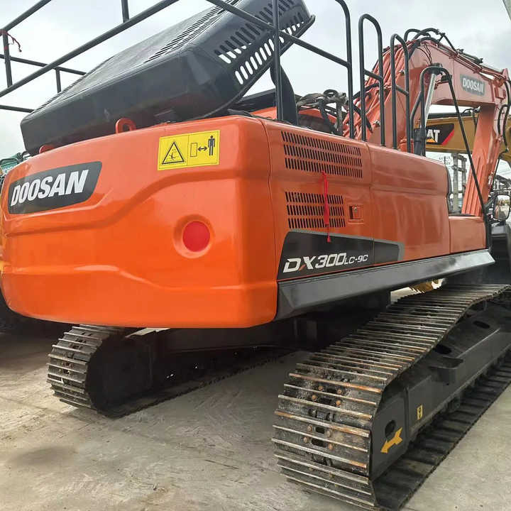 Used Excavator Doosan DX300 Excavators Mini Equipment Earth Moving Machinery Doosan Digger Excavator for Sale - Vikšrinis ekskavatorius: foto 2 Used Excavator Doosan DX300 Excavators Mini Equipment Earth Moving Machinery Doosan Digger Excavator for Sale - Vikšrinis ekskavatorius: foto 2