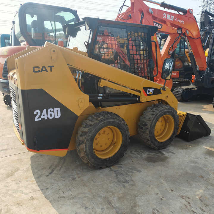 Used Front Loader Tractor CAT 246D Skid Steer Loader / Used Cat 226B 246C 246d Mini Skid Steer Loader in Stock - Mini krautuvas: foto 1 Used Front Loader Tractor CAT 246D Skid Steer Loader / Used Cat 226B 246C 246d Mini Skid Steer Loader in Stock - Mini krautuvas: foto 1