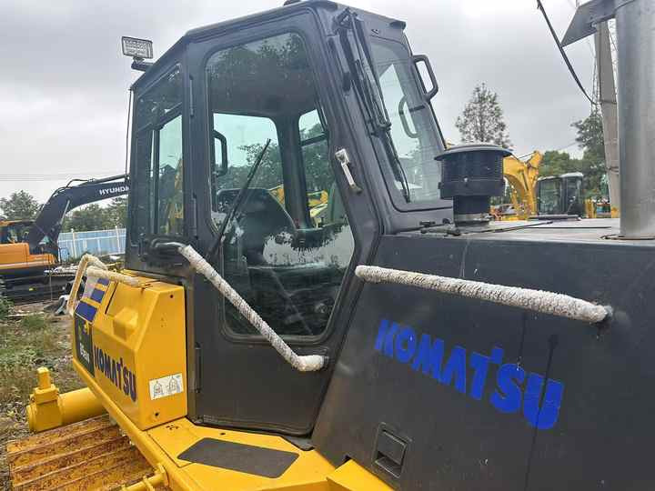 Used Japan Komatsu D85ESS Dozer with Ripper Komatsu D85 Crawler Bulldozer with Excellent Performance Low Price for Sale - Buldozeris: foto 5 Used Japan Komatsu D85ESS Dozer with Ripper Komatsu D85 Crawler Bulldozer with Excellent Performance Low Price for Sale - Buldozeris: foto 5