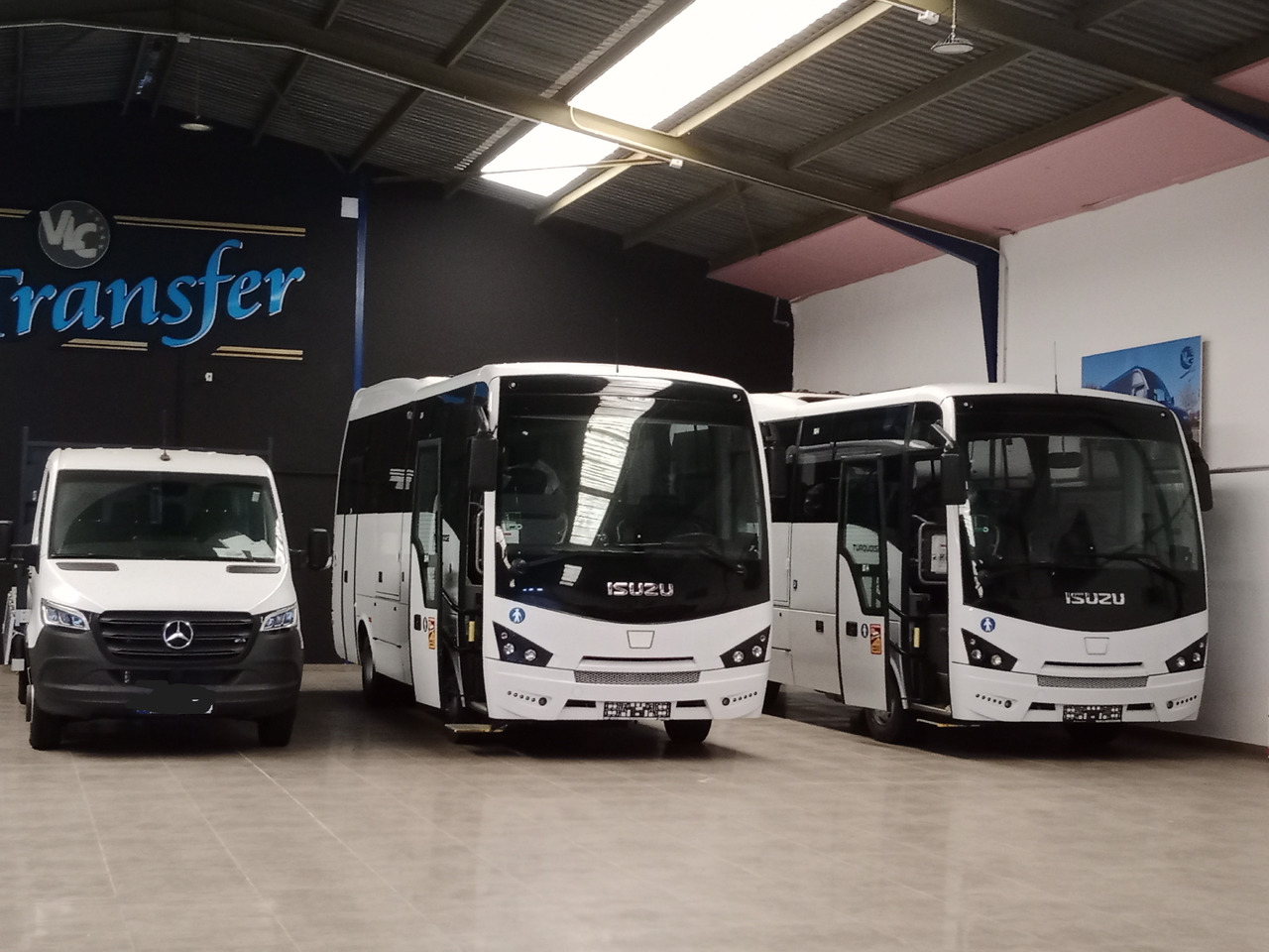 ISUZU TURQUOISE - Turistinis autobusas: foto 1 ISUZU TURQUOISE - Turistinis autobusas: foto 1