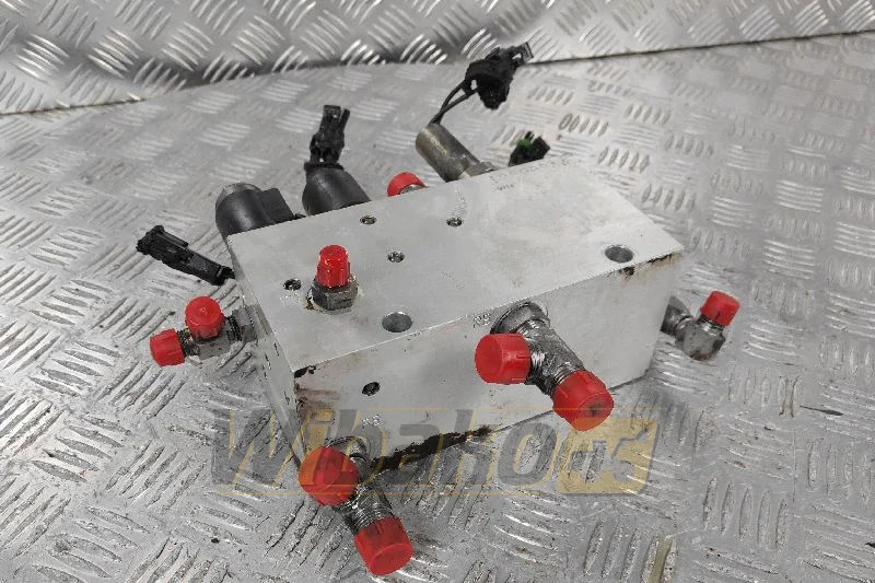 Case 721C 198998A4 - Hidraulinis vožtuvas - Statybinė technika: foto 1 Case 721C 198998A4 - Hidraulinis vožtuvas - Statybinė technika: foto 1