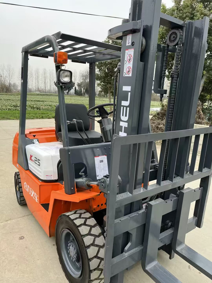 Anhui Heli 2.5-ton - Vikšrinis keltuvas: foto 3 Anhui Heli 2.5-ton - Vikšrinis keltuvas: foto 3