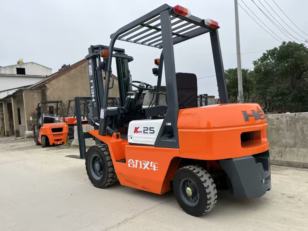 Anhui Heli 2.5-ton - Vikšrinis keltuvas: foto 1 Anhui Heli 2.5-ton - Vikšrinis keltuvas: foto 1