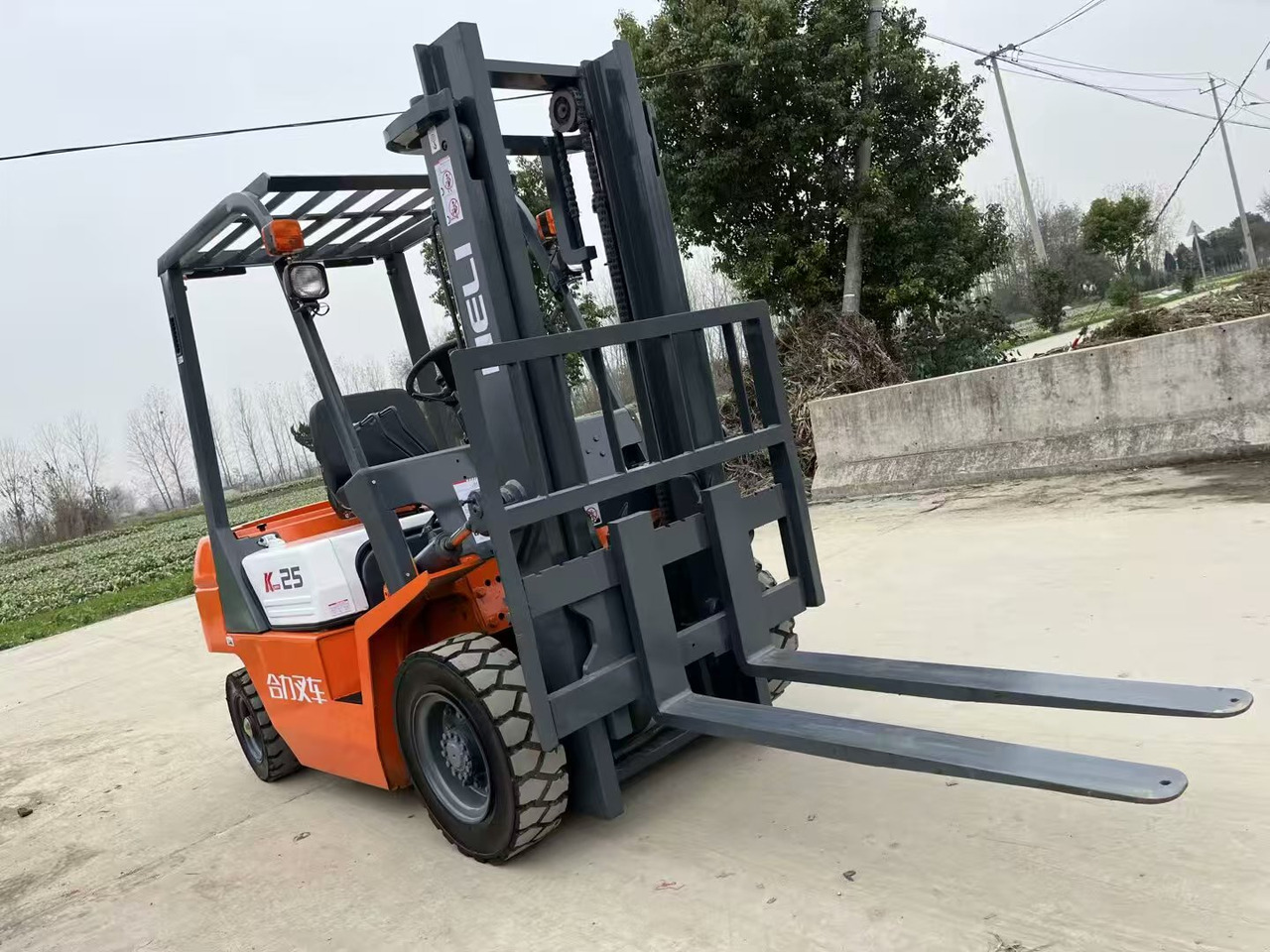 Anhui Heli 2.5-ton - Vikšrinis keltuvas: foto 4 Anhui Heli 2.5-ton - Vikšrinis keltuvas: foto 4