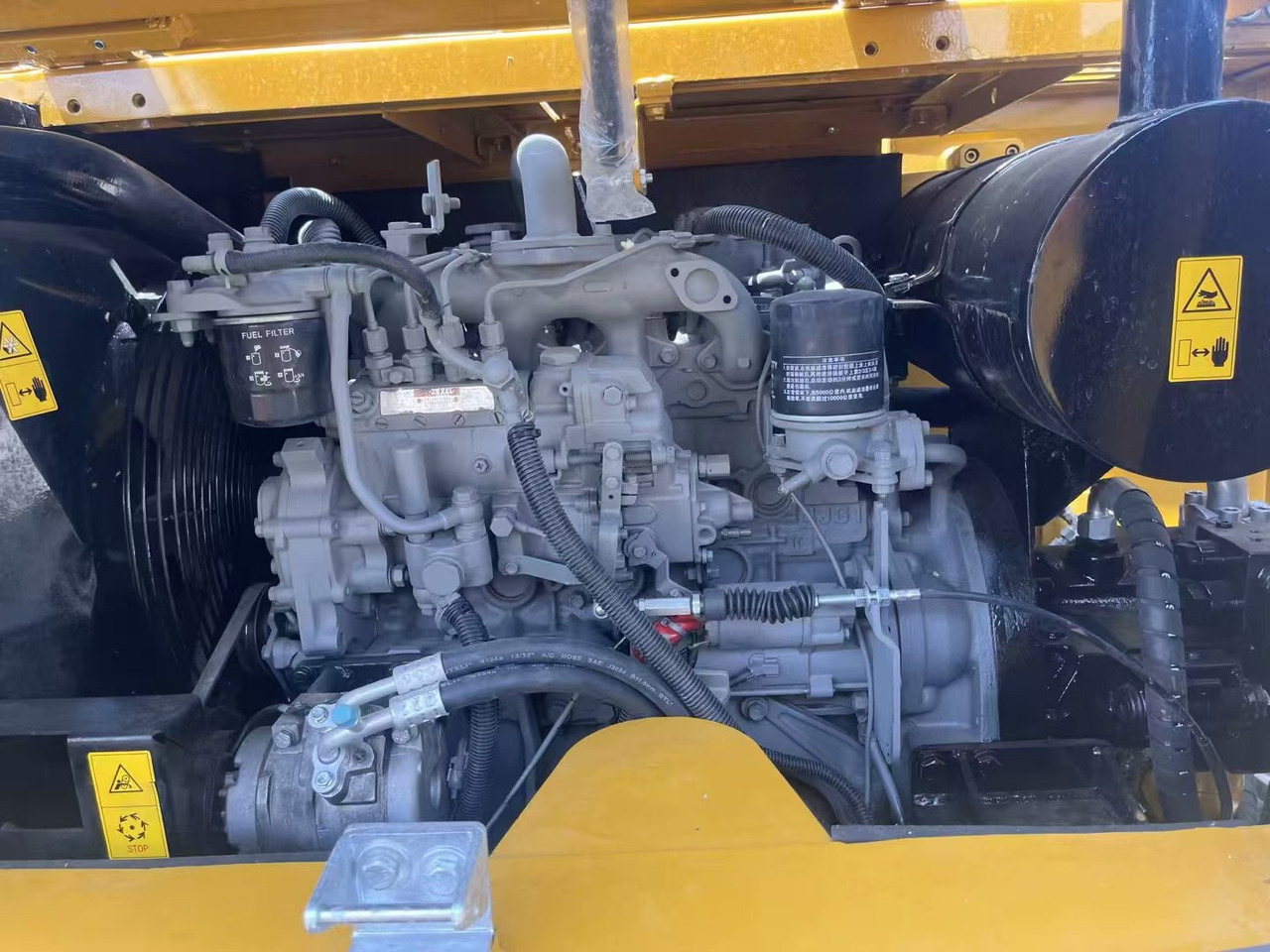 CATERPILLAR 323D2L - Vikšrinis ekskavatorius: foto 4 CATERPILLAR 323D2L - Vikšrinis ekskavatorius: foto 4