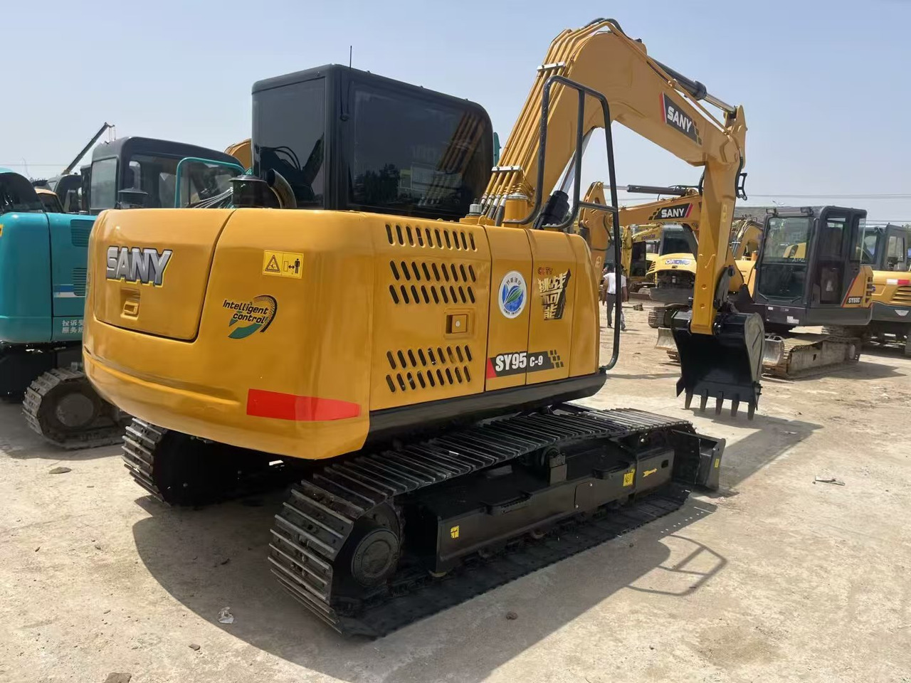 CATERPILLAR 323D2L - Vikšrinis ekskavatorius: foto 1 CATERPILLAR 323D2L - Vikšrinis ekskavatorius: foto 1