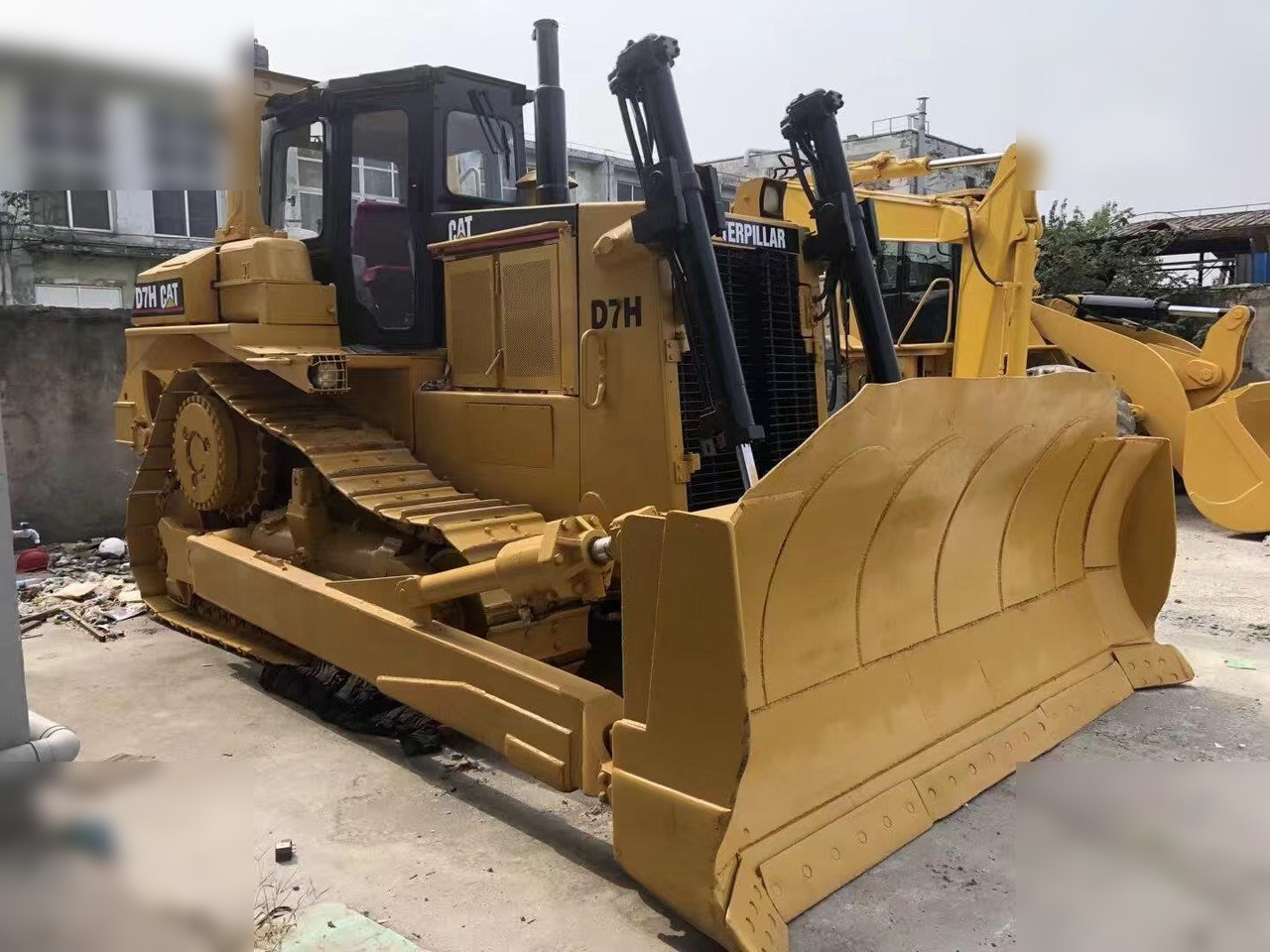 CATERPILLAR D7H - Buldozeris: foto 4 CATERPILLAR D7H - Buldozeris: foto 4