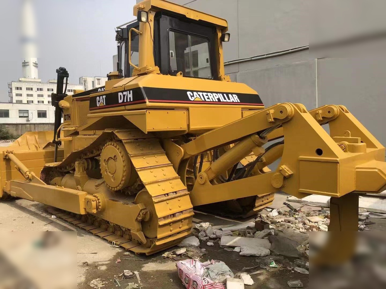 CATERPILLAR D7H - Buldozeris: foto 3 CATERPILLAR D7H - Buldozeris: foto 3