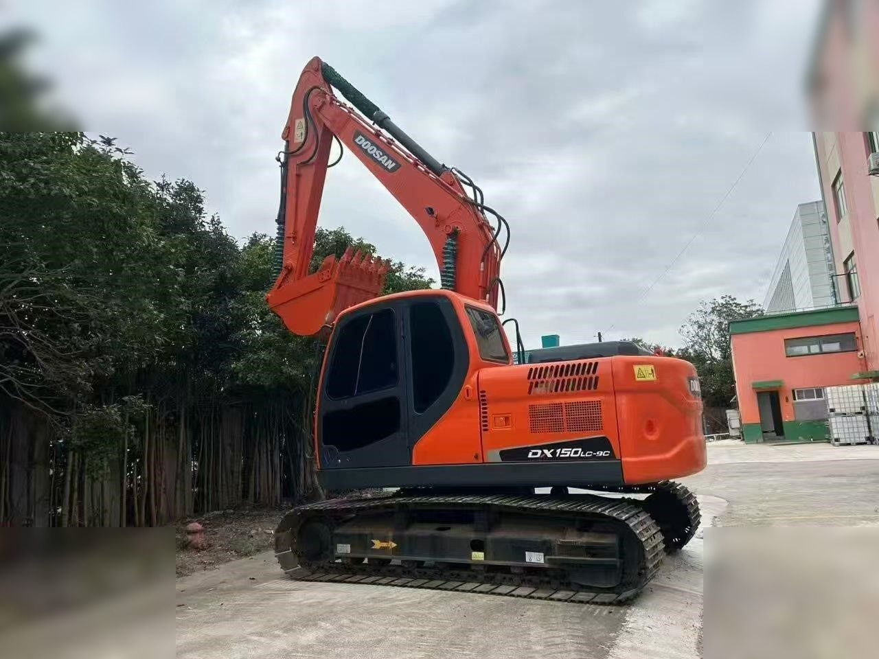 DOOSAN DX150W-9C - Ratinis ekskavatorius: foto 4 DOOSAN DX150W-9C - Ratinis ekskavatorius: foto 4