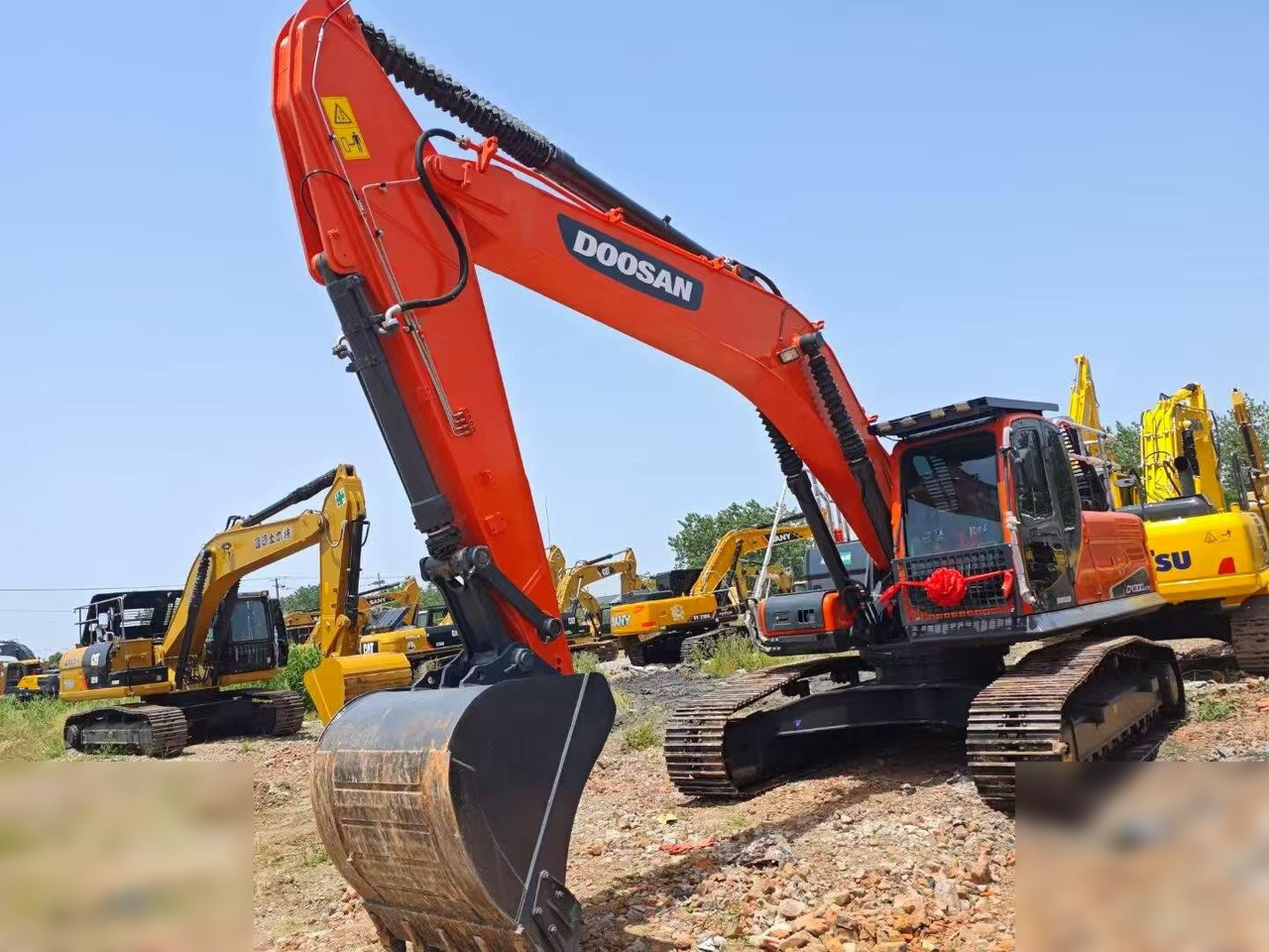 DOOSAN DX300 LC - Vikšrinis ekskavatorius: foto 1 DOOSAN DX300 LC - Vikšrinis ekskavatorius: foto 1