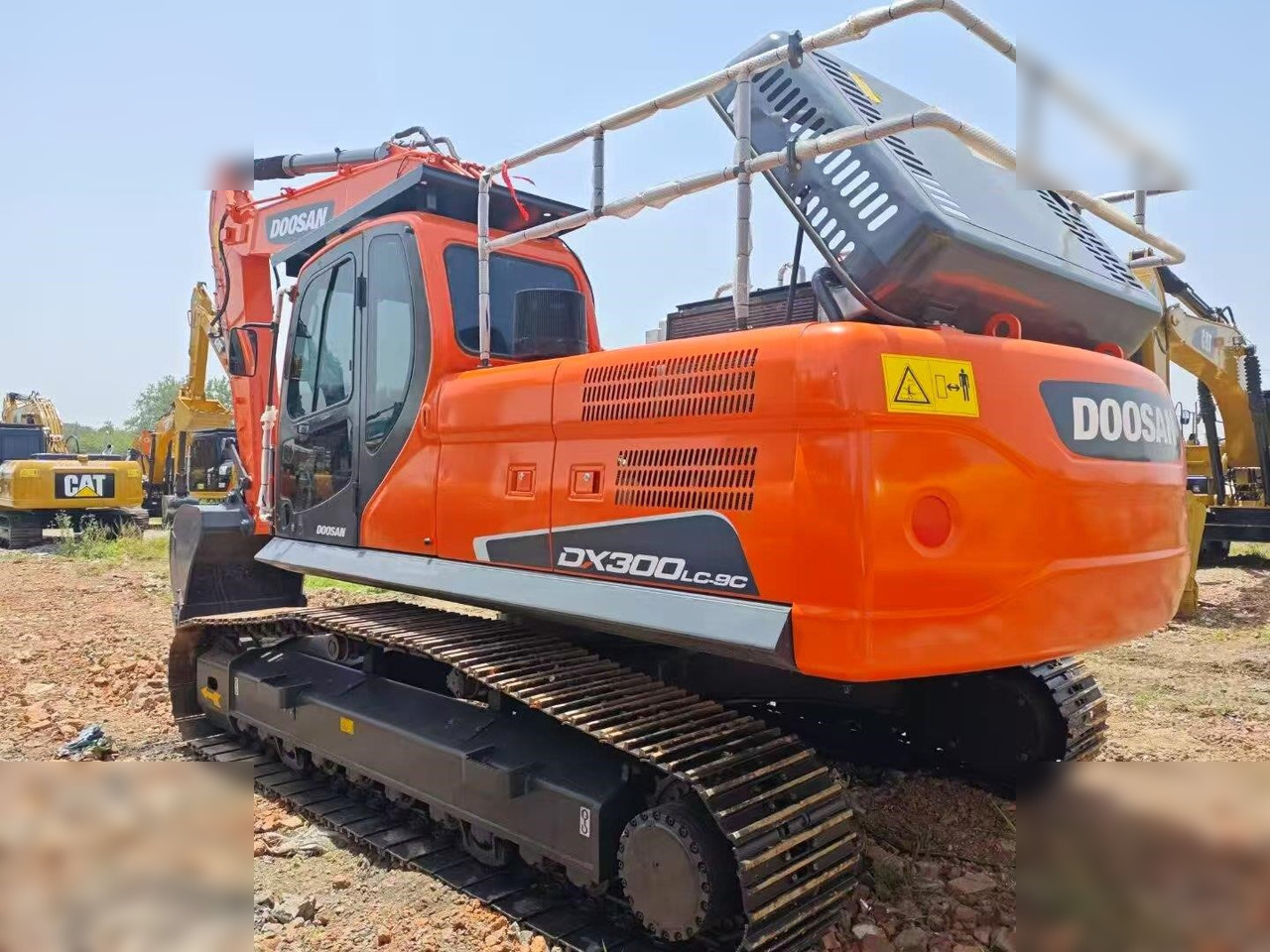 DOOSAN DX300 LC - Vikšrinis ekskavatorius: foto 5 DOOSAN DX300 LC - Vikšrinis ekskavatorius: foto 5