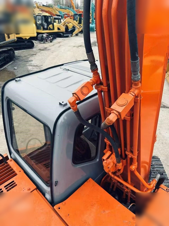 HITACHI EX60-5 - Vikšrinis ekskavatorius: foto 4 HITACHI EX60-5 - Vikšrinis ekskavatorius: foto 4