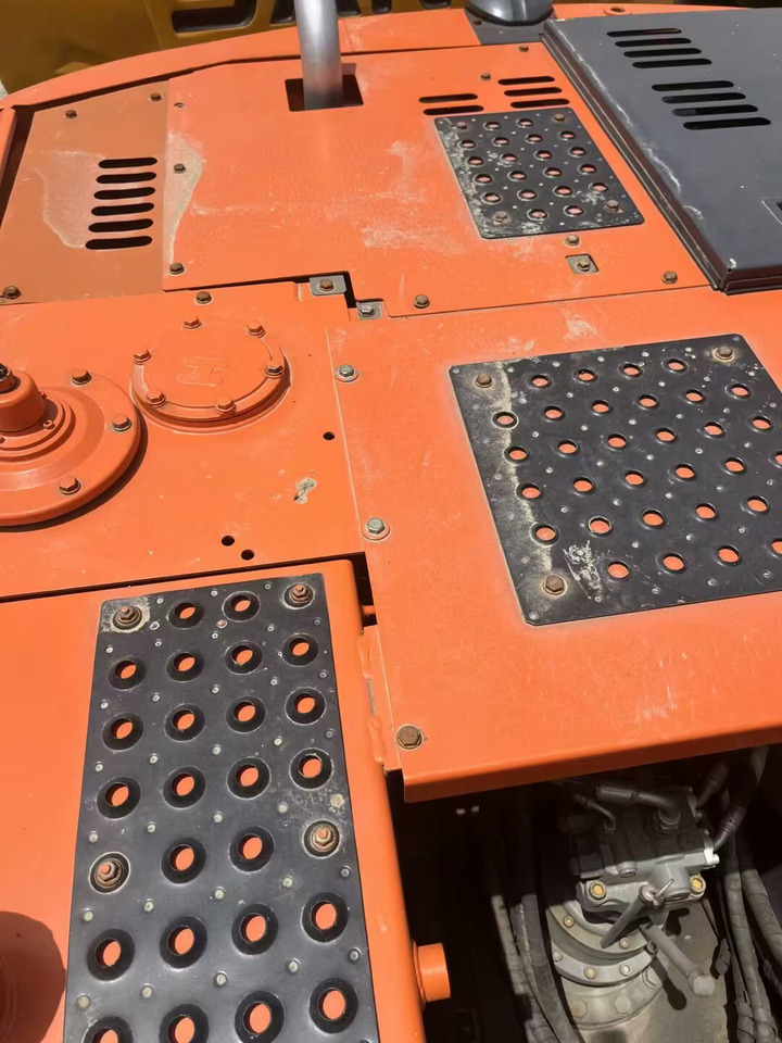 HITACHI ZX130 - Vikšrinis ekskavatorius: foto 4 HITACHI ZX130 - Vikšrinis ekskavatorius: foto 4