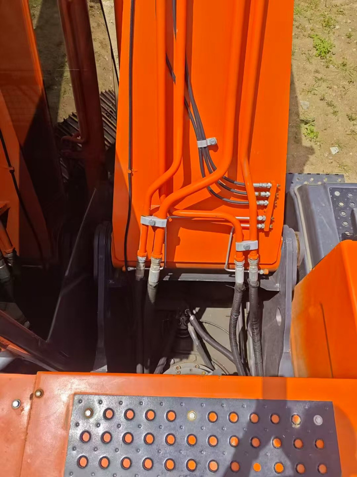 Hitachi ZX240-3G - Vikšrinis ekskavatorius: foto 4 Hitachi ZX240-3G - Vikšrinis ekskavatorius: foto 4