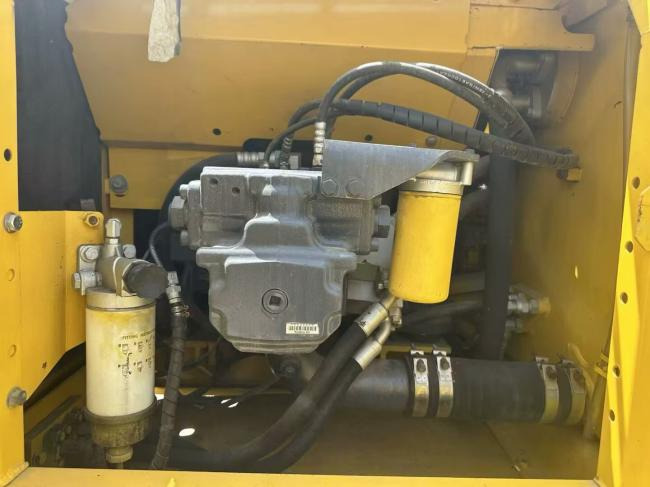 KOMATSU 200-8 - Vikšrinis ekskavatorius: foto 3 KOMATSU 200-8 - Vikšrinis ekskavatorius: foto 3