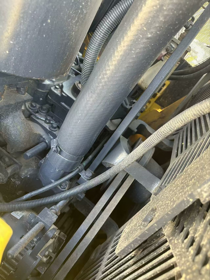 KOMATSU D85E - Buldozeris: foto 5 KOMATSU D85E - Buldozeris: foto 5