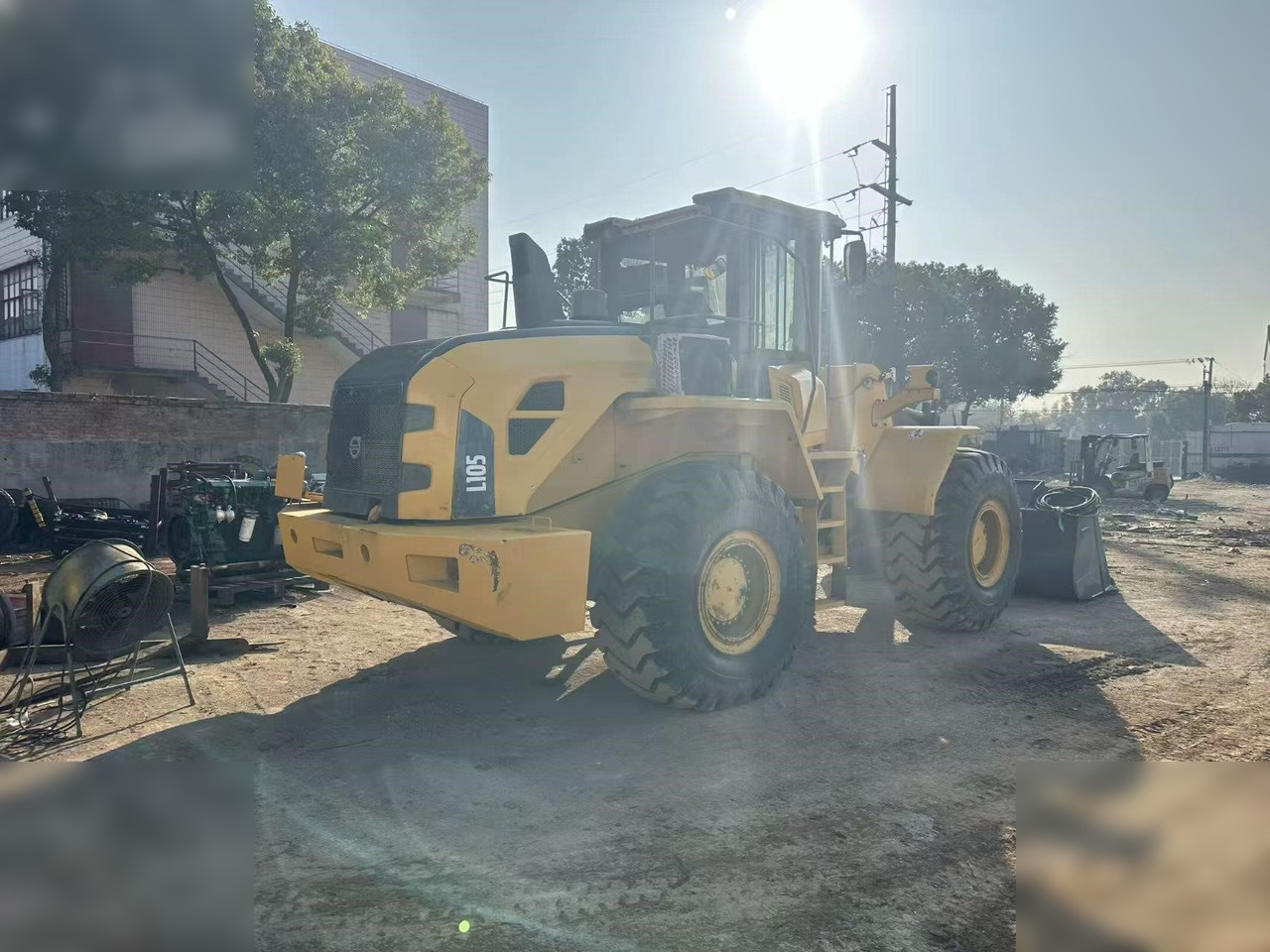 VOLVO L105 - Ratinis krautuvas: foto 1 VOLVO L105 - Ratinis krautuvas: foto 1