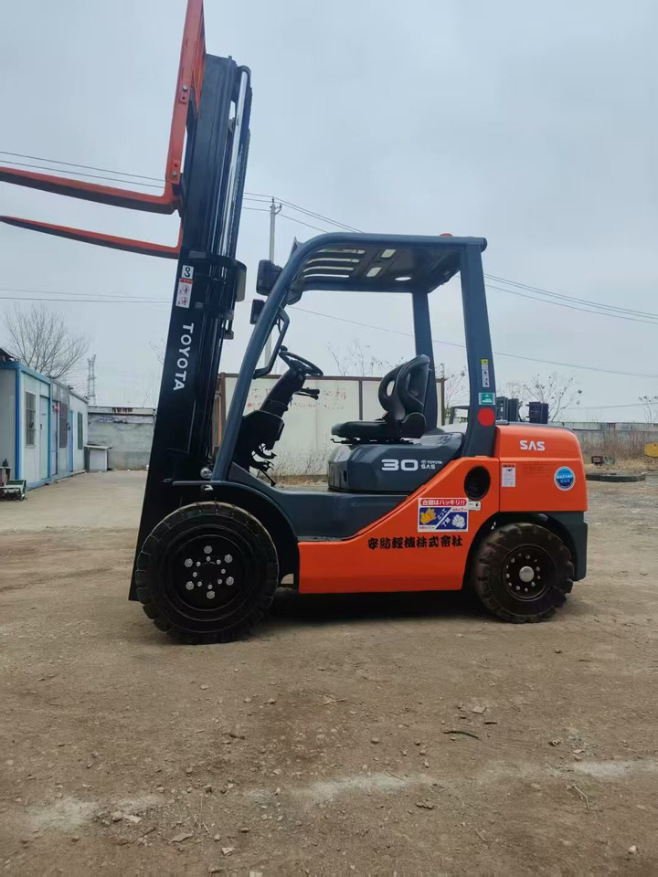 Toyata 3-ton - Stiebinis keltuvas: foto 5 Toyata 3-ton - Stiebinis keltuvas: foto 5