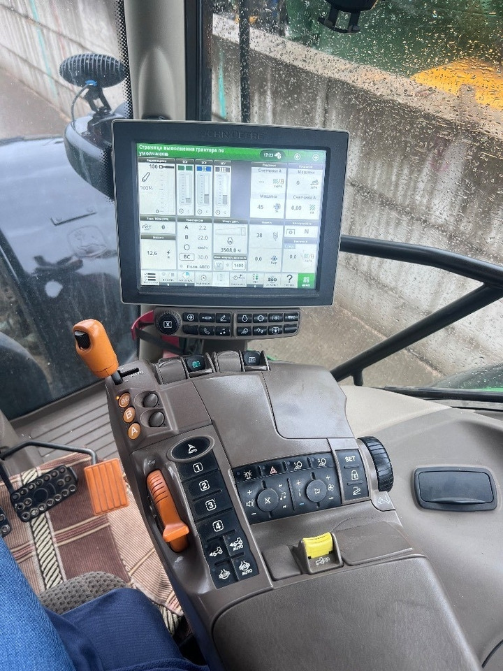 John Deere 6215 R Ultimate - Traktorius: foto 4 John Deere 6215 R Ultimate - Traktorius: foto 4