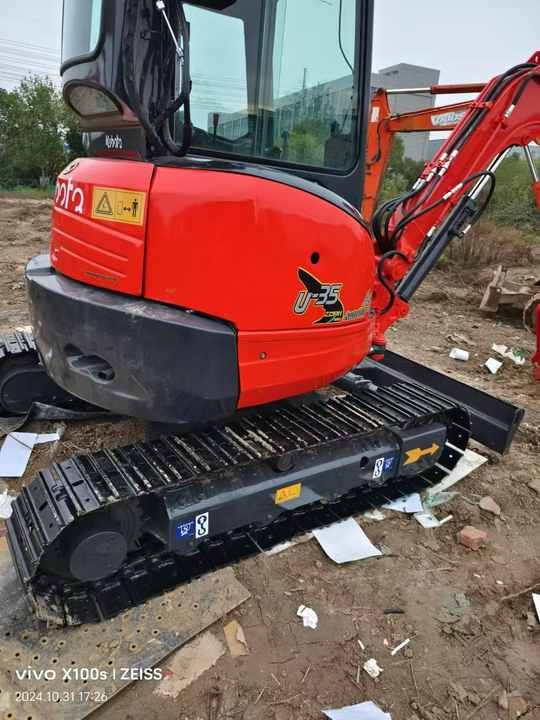 3TONS Good Quality Used Kubota U35 Hydraulic Excavator Used U25 U35 Mini Mxcavator Used Small Digger Kubota U35 - Mini ekskavatorius: foto 4 3TONS Good Quality Used Kubota U35 Hydraulic Excavator Used U25 U35 Mini Mxcavator Used Small Digger Kubota U35 - Mini ekskavatorius: foto 4