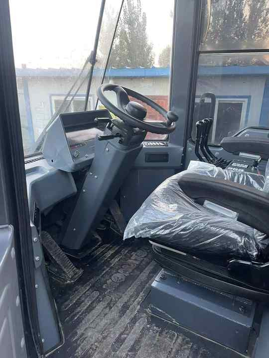 Certified Pre-Owned Komatsu WA380-3 | Heavy-Duty Loader for Mining/ Construction - Price Negotiable! - Ratinis krautuvas: foto 2 Certified Pre-Owned Komatsu WA380-3 | Heavy-Duty Loader for Mining/ Construction - Price Negotiable! - Ratinis krautuvas: foto 2