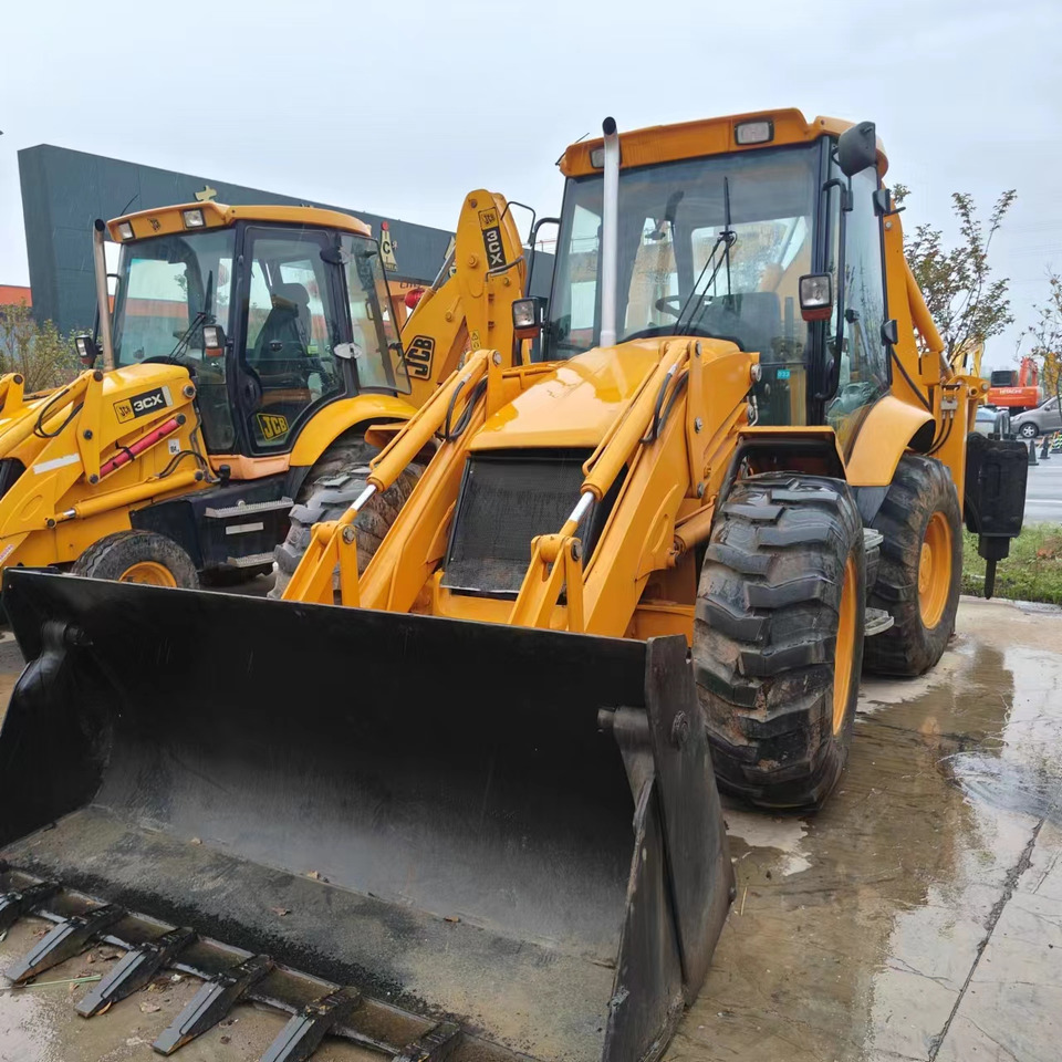 JCB 4CX - Ekskavatorius-krautuvas: foto 1 JCB 4CX - Ekskavatorius-krautuvas: foto 1