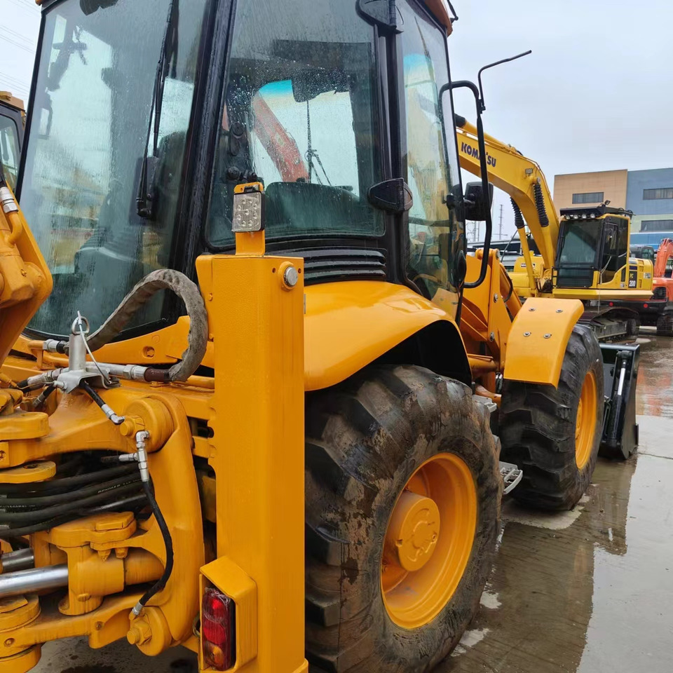 JCB 4CX - Ekskavatorius-krautuvas: foto 2 JCB 4CX - Ekskavatorius-krautuvas: foto 2