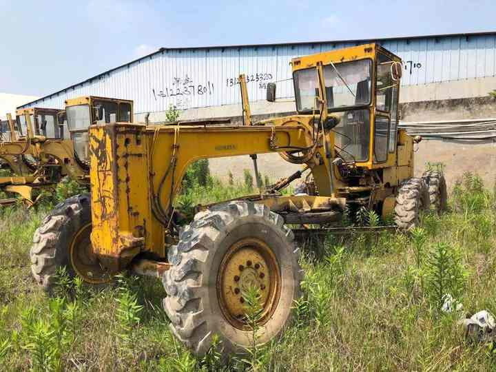 Japan Komatsu GD511 Motor Grader Cheap Price Komatsu Road Grader GD511 Good Condition in China - Greideris: foto 5 Japan Komatsu GD511 Motor Grader Cheap Price Komatsu Road Grader GD511 Good Condition in China - Greideris: foto 5