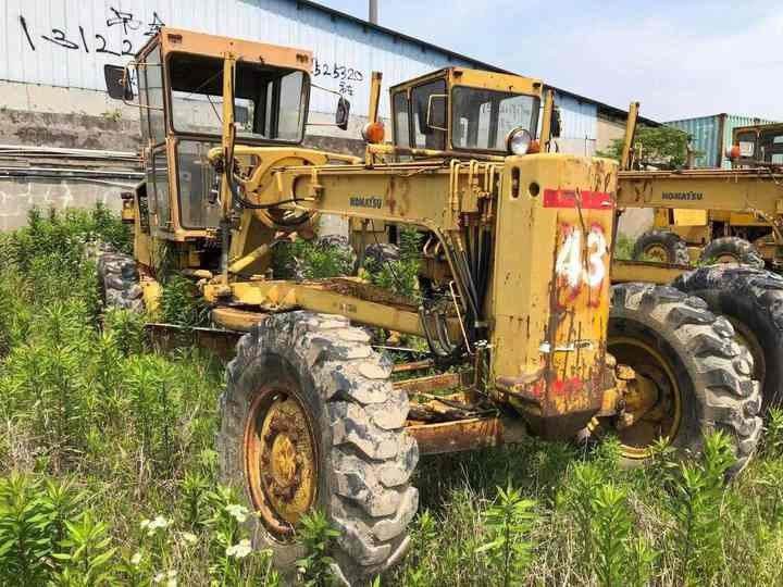 Japan Komatsu GD511 Motor Grader Cheap Price Komatsu Road Grader GD511 Good Condition in China - Greideris: foto 3 Japan Komatsu GD511 Motor Grader Cheap Price Komatsu Road Grader GD511 Good Condition in China - Greideris: foto 3