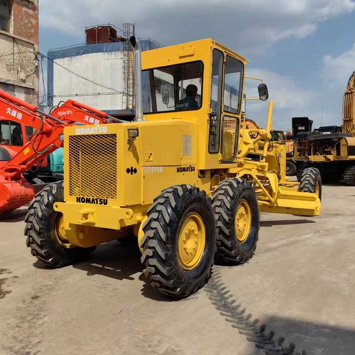 Japan Komatsu GD511 Motor Grader Cheap Price Komatsu Road Grader GD511 Good Condition in China - Greideris: foto 3 Japan Komatsu GD511 Motor Grader Cheap Price Komatsu Road Grader GD511 Good Condition in China - Greideris: foto 3