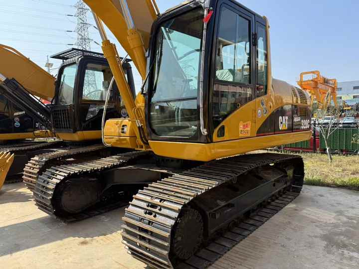 New Arrival Cat Brand 320c Excavator in Highly Configured on Hot Sale Used Cat 320b 320c 320d 330d 336d Medium Excavator Sale - Vikšrinis ekskavatorius: foto 3 New Arrival Cat Brand 320c Excavator in Highly Configured on Hot Sale Used Cat 320b 320c 320d 330d 336d Medium Excavator Sale - Vikšrinis ekskavatorius: foto 3