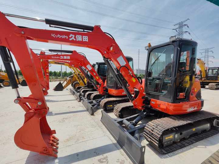 Perfect Condition Kubota U55-4 Japan Brand Mini Excavator with Pusher for Sale 90% Brand New Mini Kubota U25 35 55 5tons - Mini ekskavatorius: foto 5 Perfect Condition Kubota U55-4 Japan Brand Mini Excavator with Pusher for Sale 90% Brand New Mini Kubota U25 35 55 5tons - Mini ekskavatorius: foto 5