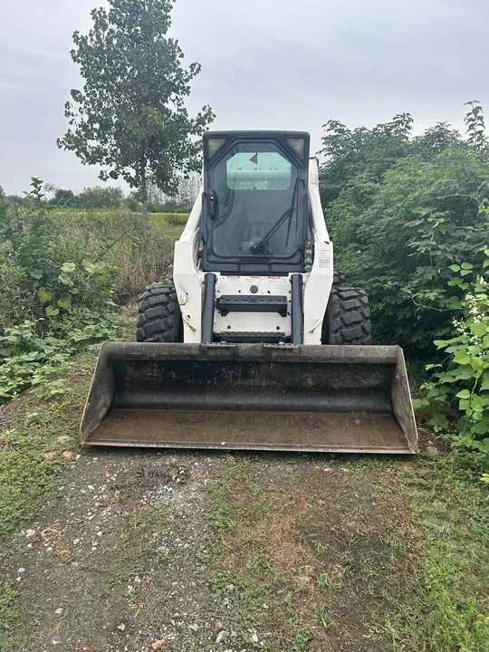 Second Hand BOBCAT S300 Skid-steer Loader with Very Good Performance Is for Sale at a Low Price - Mini krautuvas: foto 3 Second Hand BOBCAT S300 Skid-steer Loader with Very Good Performance Is for Sale at a Low Price - Mini krautuvas: foto 3