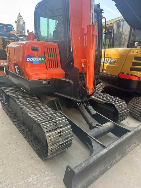 Second Hand Doosan Dx-60 Excavator for Sale - Vikšrinis ekskavatorius: foto 3 Second Hand Doosan Dx-60 Excavator for Sale - Vikšrinis ekskavatorius: foto 3