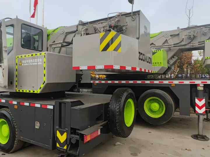 Second Hand ZOOMLION 25 Ton ZTC250V531 30 Ton ZTC300V532 70 Ton ZTC700H6 Hydraulmic Mobile Truck Crane on Sale - Autokranas: foto 4 Second Hand ZOOMLION 25 Ton ZTC250V531 30 Ton ZTC300V532 70 Ton ZTC700H6 Hydraulmic Mobile Truck Crane on Sale - Autokranas: foto 4