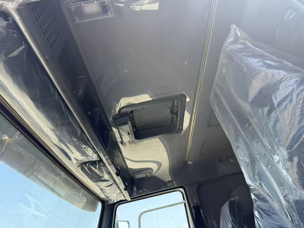 Howo howo China Brand Howo Dump 10 Wheeler 8x4 6x4 6 4 Sinotruk 371 Hp 375hp Sino Mine Tipper Truck for Sale - Sunkvežimis: foto 4 Howo howo China Brand Howo Dump 10 Wheeler 8x4 6x4 6 4 Sinotruk 371 Hp 375hp Sino Mine Tipper Truck for Sale - Sunkvežimis: foto 4