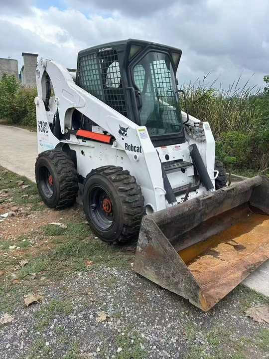 USED BOBCAT S300 Skid-steer Loader with Very Good Performance Is for Sale at a Low Price. S160/s185/s220/330 in Stock - Mini krautuvas: foto 2 USED BOBCAT S300 Skid-steer Loader with Very Good Performance Is for Sale at a Low Price. S160/s185/s220/330 in Stock - Mini krautuvas: foto 2
