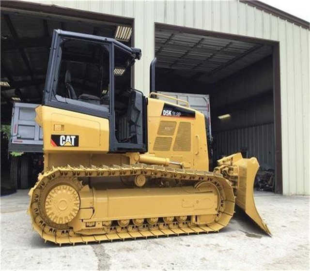 Used Cat D5k D5g D5 D5m D5h Crawler Bulldozer , CAT Bulldozer with Ripper , Original Cat Bulldozers - Buldozeris: foto 1 Used Cat D5k D5g D5 D5m D5h Crawler Bulldozer , CAT Bulldozer with Ripper , Original Cat Bulldozers - Buldozeris: foto 1