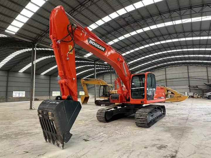 Used Digger Doosan DX225LC-9T Construction Machinery Construction Digger Used Doosan DX225LC-9T Cheap Excavator - Vikšrinis ekskavatorius: foto 3 Used Digger Doosan DX225LC-9T Construction Machinery Construction Digger Used Doosan DX225LC-9T Cheap Excavator - Vikšrinis ekskavatorius: foto 3
