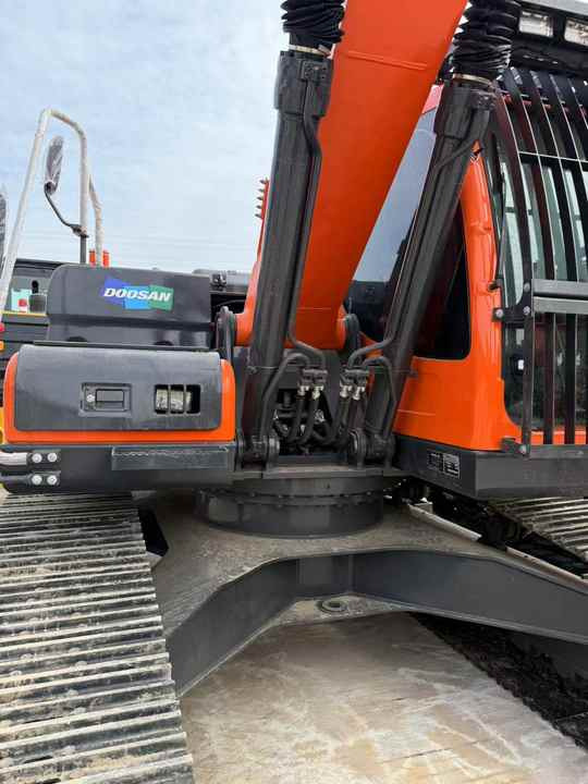 Used Digger Doosan DX225LC-9T Construction Machinery Construction Digger Used Doosan DX225LC-9T Cheap Excavator - Vikšrinis ekskavatorius: foto 4 Used Digger Doosan DX225LC-9T Construction Machinery Construction Digger Used Doosan DX225LC-9T Cheap Excavator - Vikšrinis ekskavatorius: foto 4
