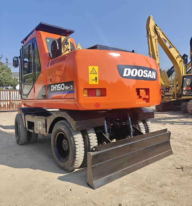 Used Doosan DH150W-7 Model Wheel Excavator Second Hand Machine Popular Brand Korean Doosan Hydraulic Machinery - Ratinis ekskavatorius: foto 3 Used Doosan DH150W-7 Model Wheel Excavator Second Hand Machine Popular Brand Korean Doosan Hydraulic Machinery - Ratinis ekskavatorius: foto 3