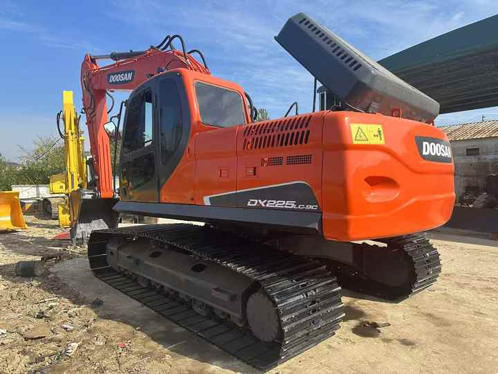 Used Doosan DX225LC-9C Excellent Performance Running Working Condition Strong Power for Sale - Vikšrinis ekskavatorius: foto 3 Used Doosan DX225LC-9C Excellent Performance Running Working Condition Strong Power for Sale - Vikšrinis ekskavatorius: foto 3