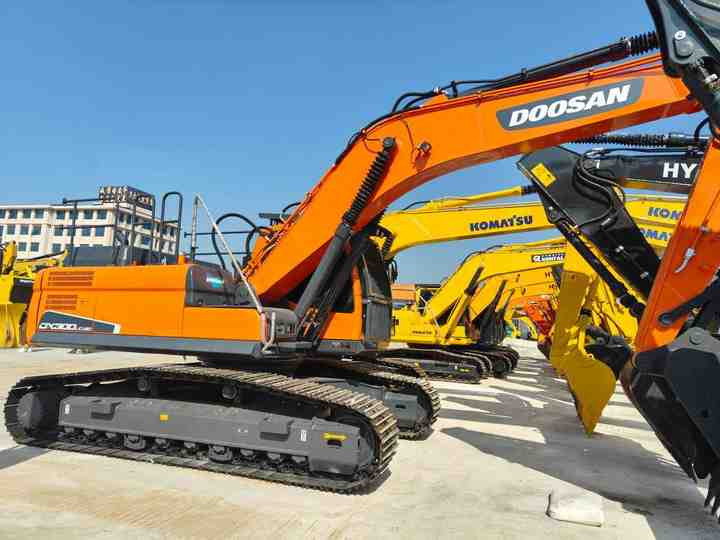 Used Doosan DX300, its original quality has withstood the test. It offers high - efficiency operation at a lower cost.Hard work. - Vikšrinis ekskavatorius: foto 5 Used Doosan DX300, its original quality has withstood the test. It offers high - efficiency operation at a lower cost.Hard work. - Vikšrinis ekskavatorius: foto 5