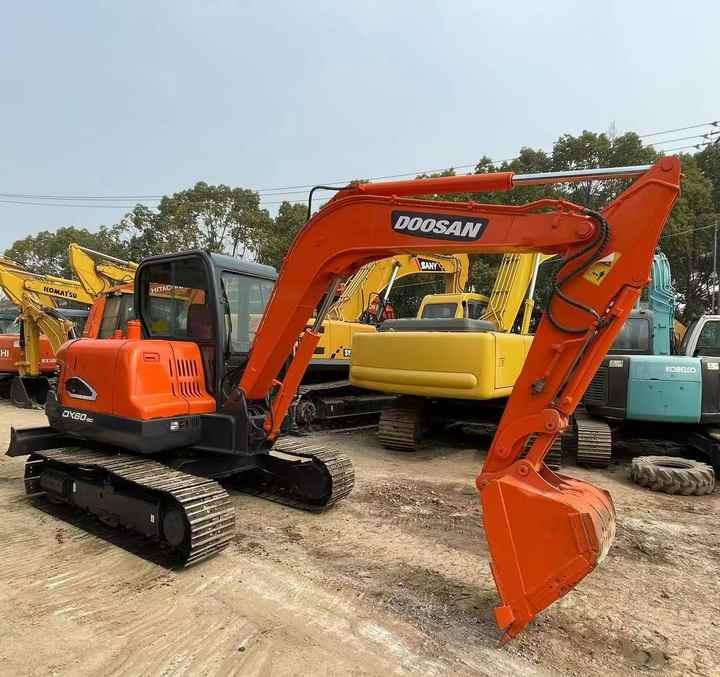 Used Doosan DX60-9c Excavator | Low Hours | Robust Undercarriage | Global Shipping | Discounted Price - Mini ekskavatorius: foto 5 Used Doosan DX60-9c Excavator | Low Hours | Robust Undercarriage | Global Shipping | Discounted Price - Mini ekskavatorius: foto 5