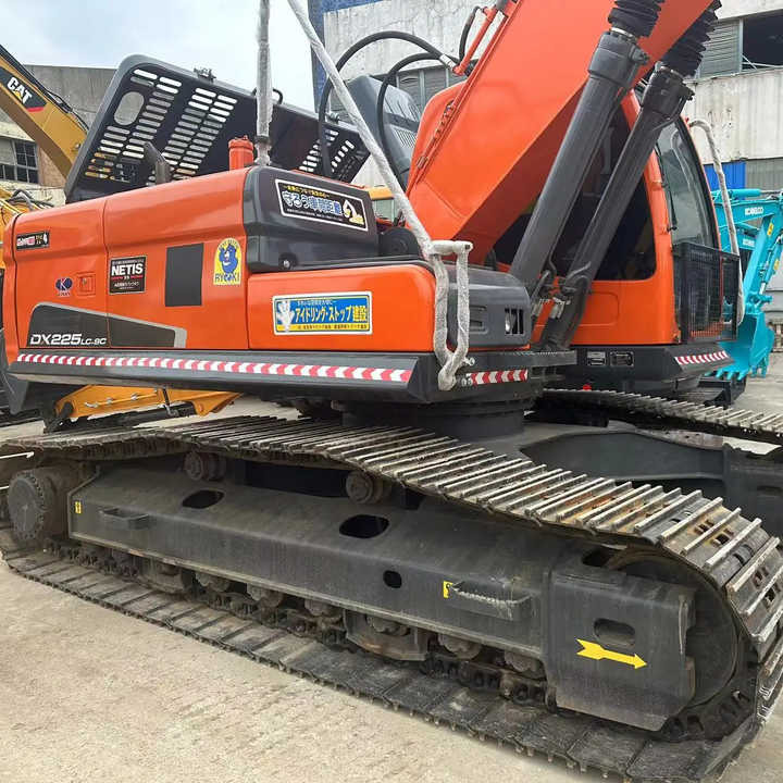 Used Excavator Doosan DX225LC-9 Excavators Mini Equipment Earth Moving Machinery Doosan Digger Excavator for Sale - Vikšrinis ekskavatorius: foto 1 Used Excavator Doosan DX225LC-9 Excavators Mini Equipment Earth Moving Machinery Doosan Digger Excavator for Sale - Vikšrinis ekskavatorius: foto 1