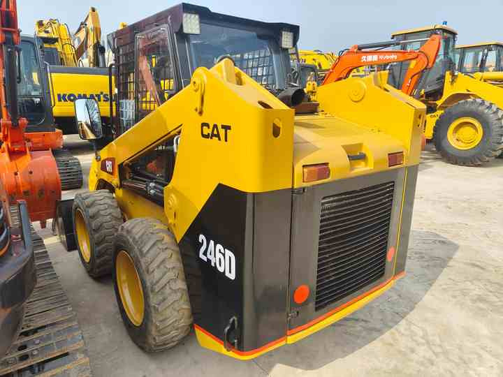 Used Front Loader Tractor CAT 246D Skid Steer Loader / Used Cat 226B 246C 246d Mini Skid Steer Loader in Stock - Mini krautuvas: foto 5 Used Front Loader Tractor CAT 246D Skid Steer Loader / Used Cat 226B 246C 246d Mini Skid Steer Loader in Stock - Mini krautuvas: foto 5