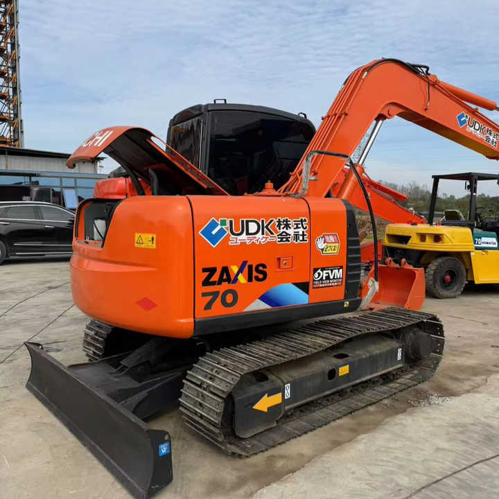 Used Hitachi Earth Moving Machine Zaxis70 Second Hand Small Size Mini Diggers Used Hitachi Mini Excavators Zx55 Zx50 Zx60 Zx70 - Mini ekskavatorius: foto 1 Used Hitachi Earth Moving Machine Zaxis70 Second Hand Small Size Mini Diggers Used Hitachi Mini Excavators Zx55 Zx50 Zx60 Zx70 - Mini ekskavatorius: foto 1