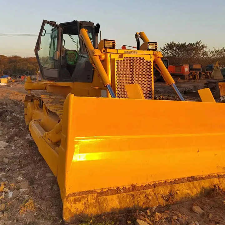 Used Komatsu Bulldozer D85 Strong Power Komatsu D85 Track Dozer for Sale - Buldozeris: foto 3 Used Komatsu Bulldozer D85 Strong Power Komatsu D85 Track Dozer for Sale - Buldozeris: foto 3