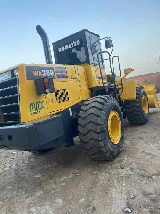 Used Komatsu WA380-3 Front Loader in Very Good Condition Strong Power komatsu 380 Wheel Loader Low Price Hot Sale - Ratinis krautuvas: foto 5 Used Komatsu WA380-3 Front Loader in Very Good Condition Strong Power komatsu 380 Wheel Loader Low Price Hot Sale - Ratinis krautuvas: foto 5